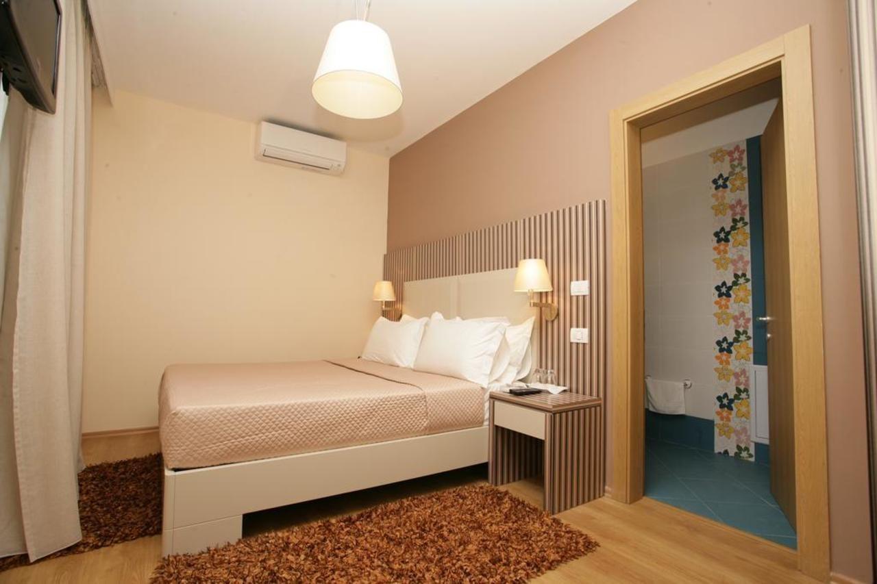 Hotel Vila 60 Тирана Экстерьер фото